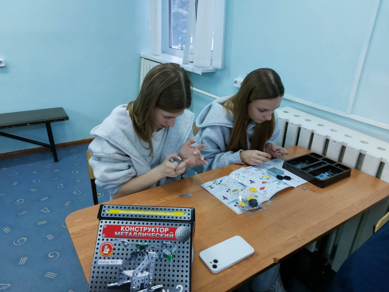Урок промышленного дизайна в инженерном 8 а классе.